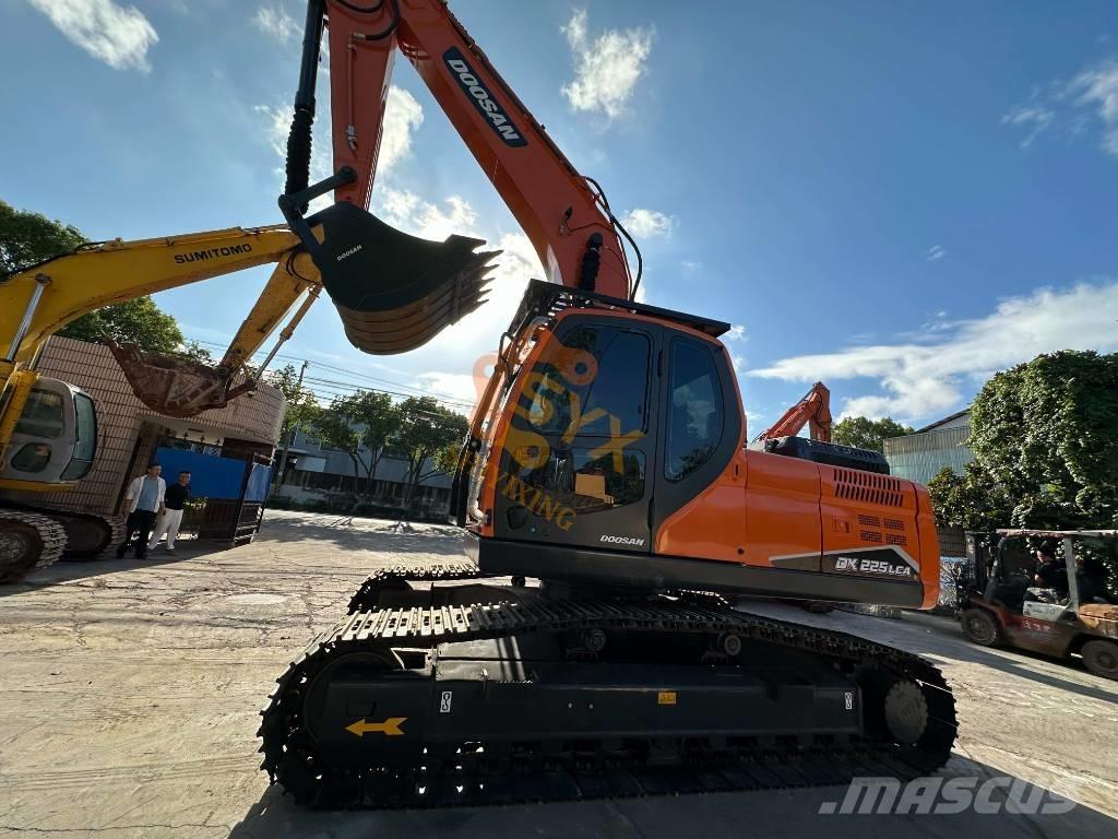 Doosan DX 225 LCA Escavatori cingolati