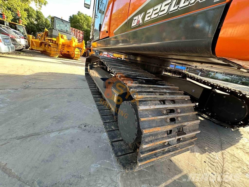 Doosan DX 225 LCA Escavatori cingolati