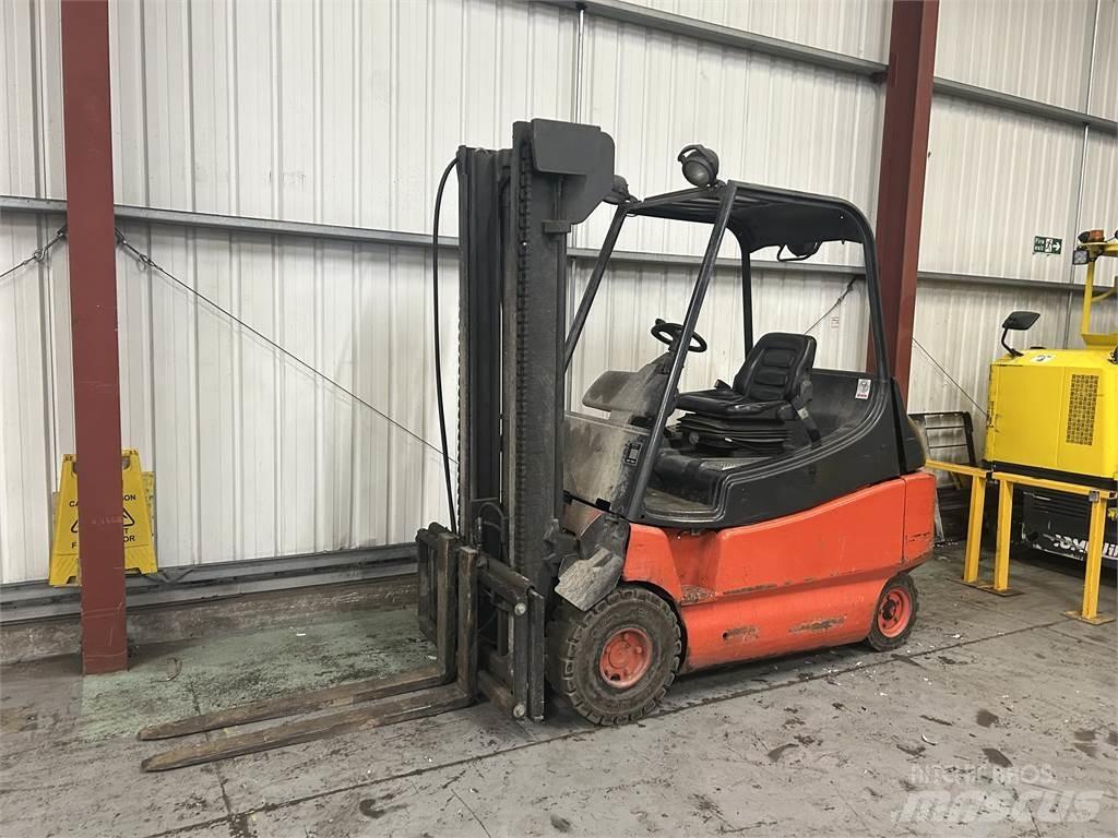 Linde E30-02 Carrelli elevatori elettrici