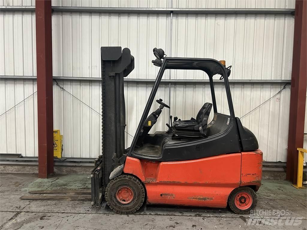 Linde E30-02 Carrelli elevatori elettrici