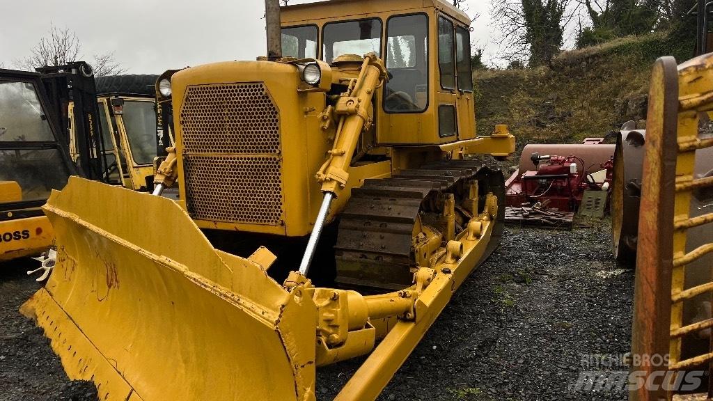 CAT D7 with ripper Dozer cingolati