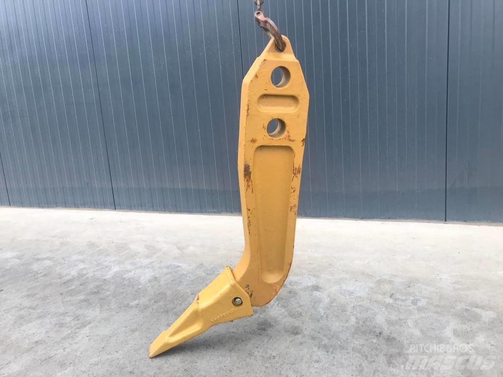 Komatsu D65 Shank Scarificatori