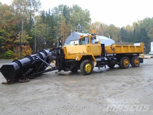 Mack RM 6866 S Lame spazzaneve e aratri