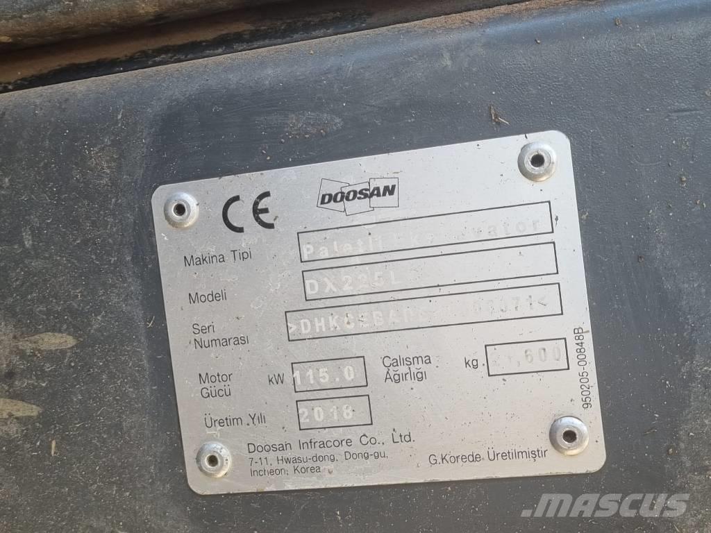 Doosan DX 225 Escavatori cingolati