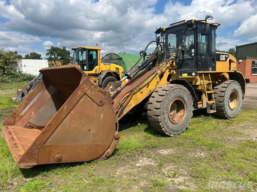 CAT 930H Pale gommate