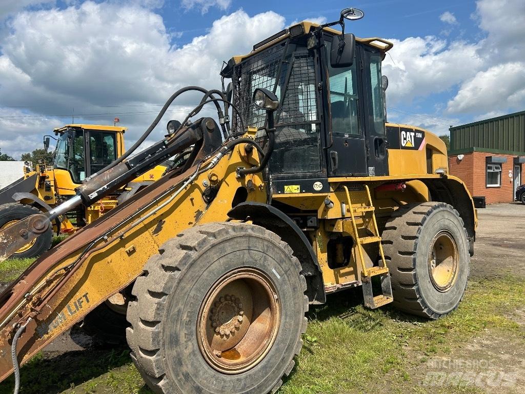 CAT 930H Pale gommate