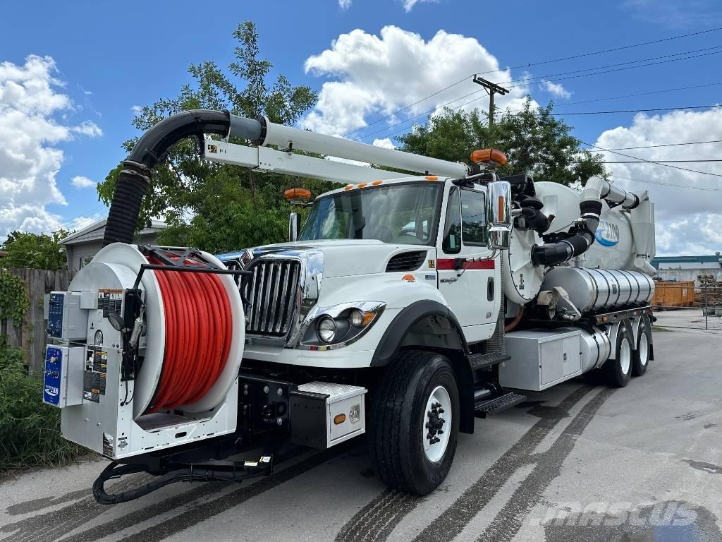 International 7500 Camion autospurgo