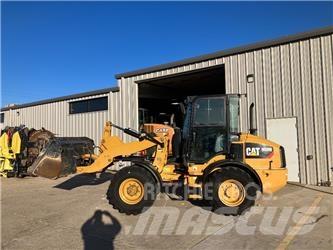 CAT 908m Pale gommate