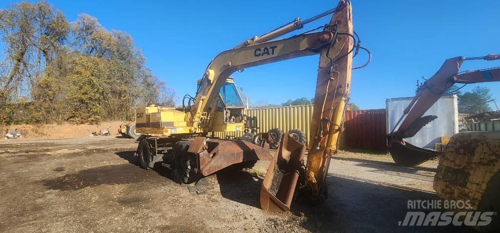 CAT 212 Escavatori gommati