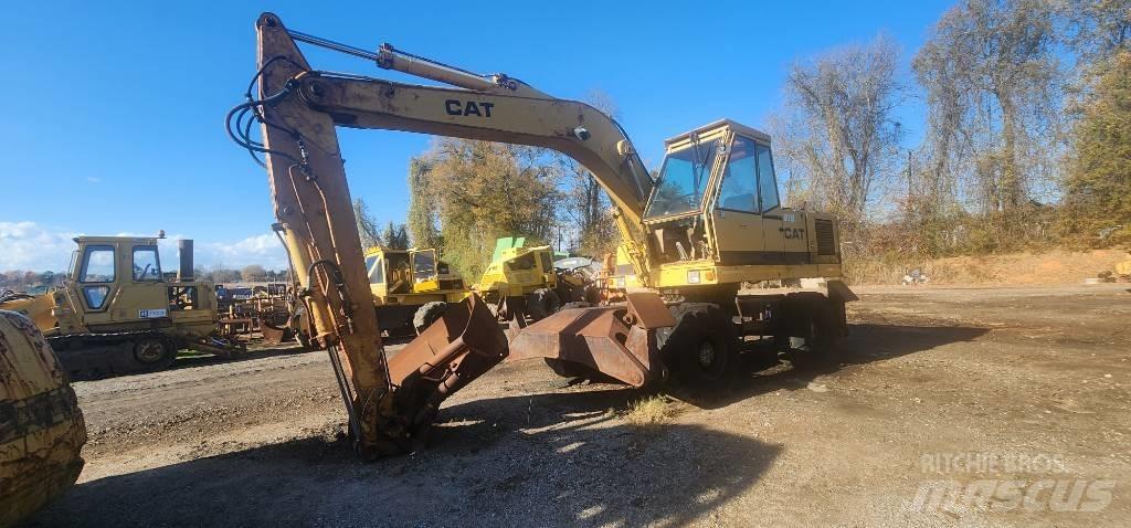 CAT 212 Escavatori gommati