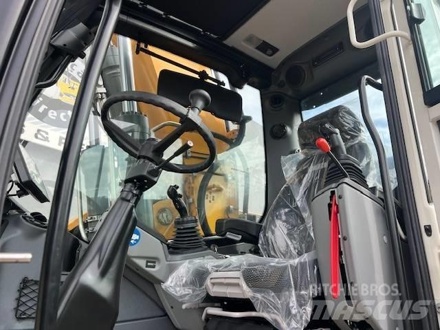 Liebherr 916 Escavatori gommati