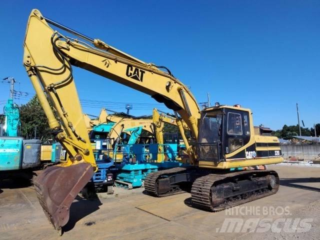 CAT 320 Escavatori cingolati
