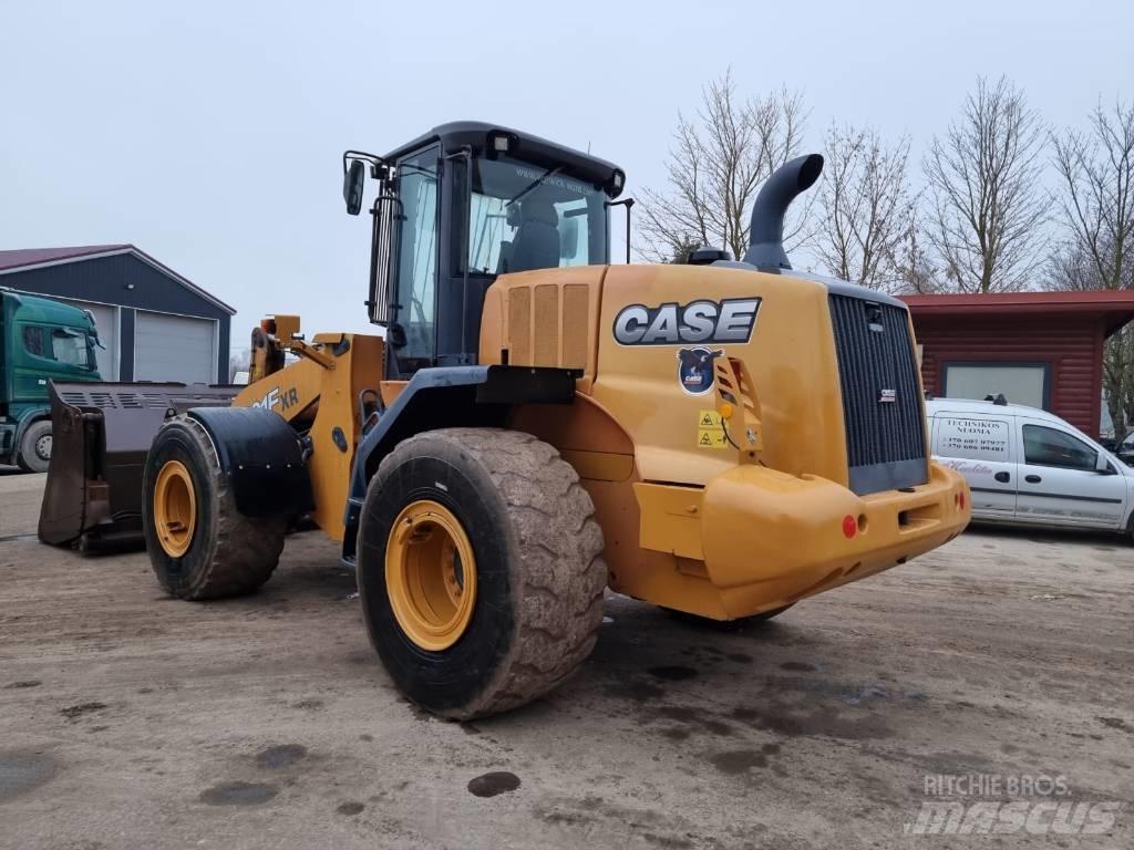 CASE 821 F Pale gommate