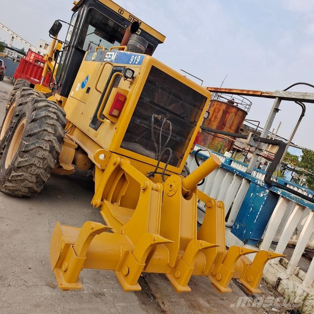 SEM 919 Motorgraders