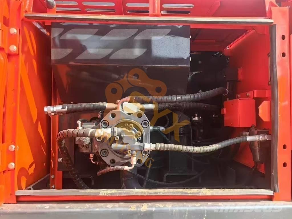 Doosan DX225 Escavatori cingolati