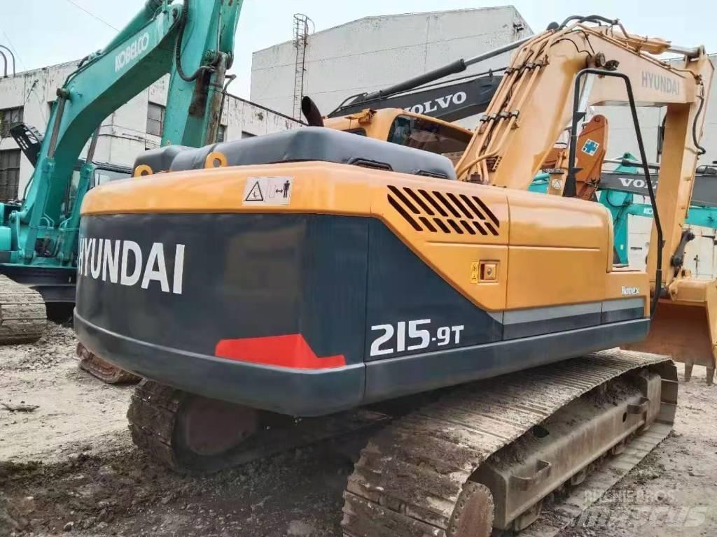 Hyundai R215-9T Escavatori gommati