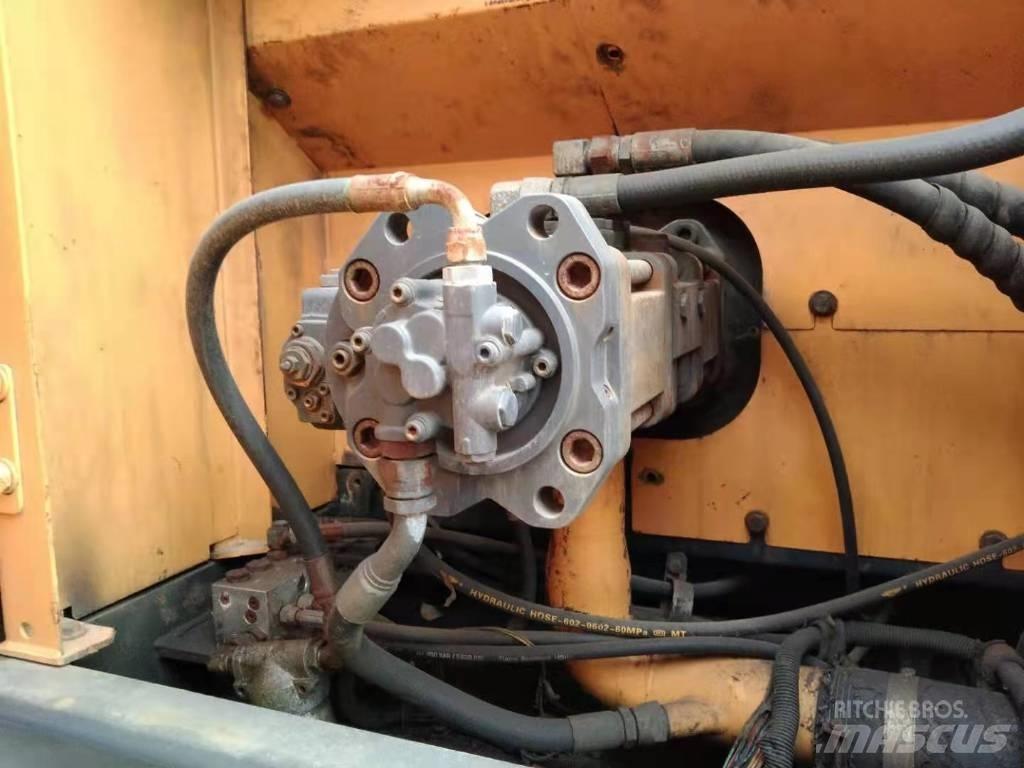 Hyundai R215-9T Escavatori gommati