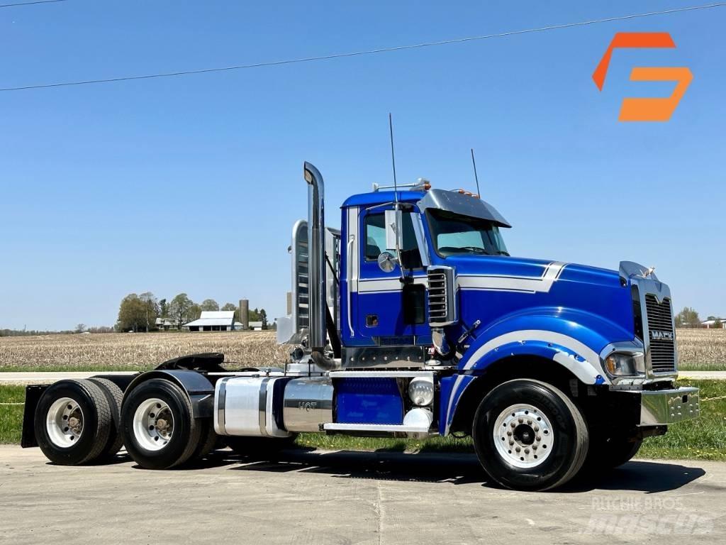 Mack Titan TD 713 Camion altro