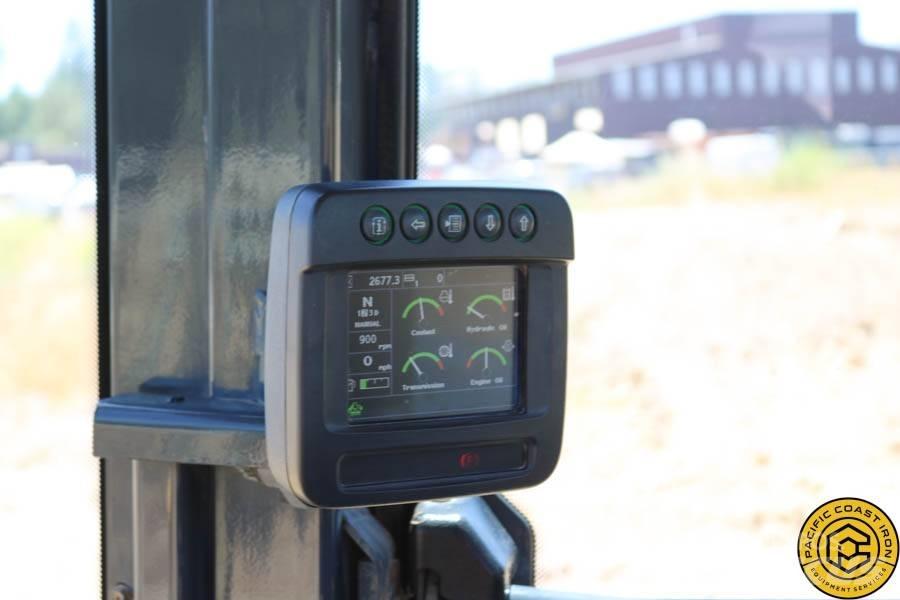 DEERE 524K Pale gommate