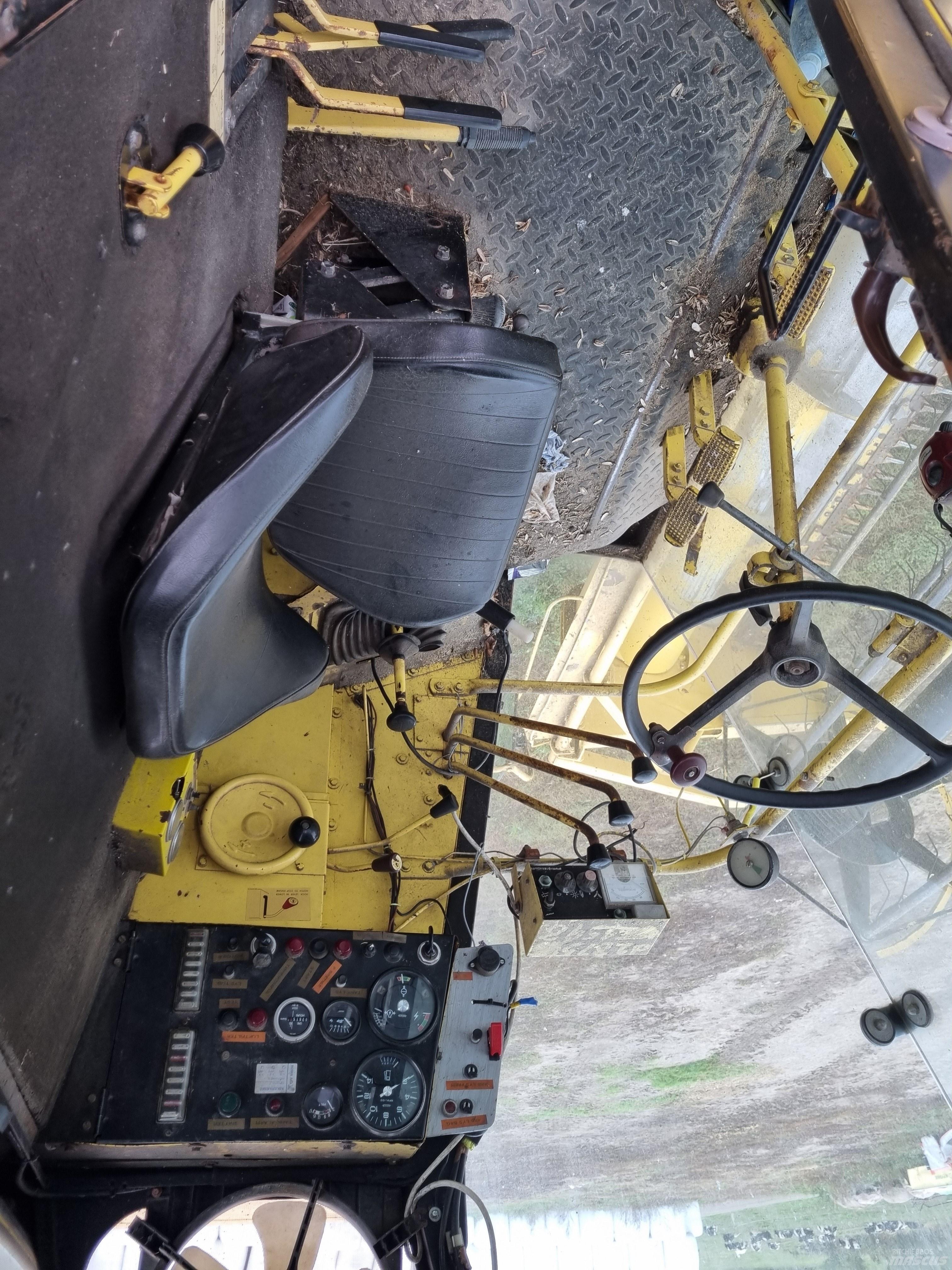 New Holland 8050 Mietitrebbiatrici