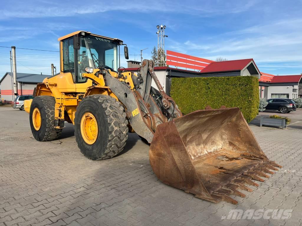 Volvo L 120 F Pale gommate