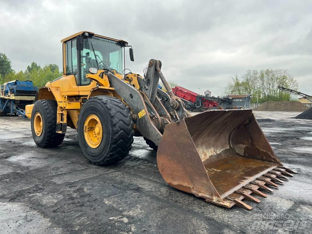 Volvo L 120 F Pale gommate