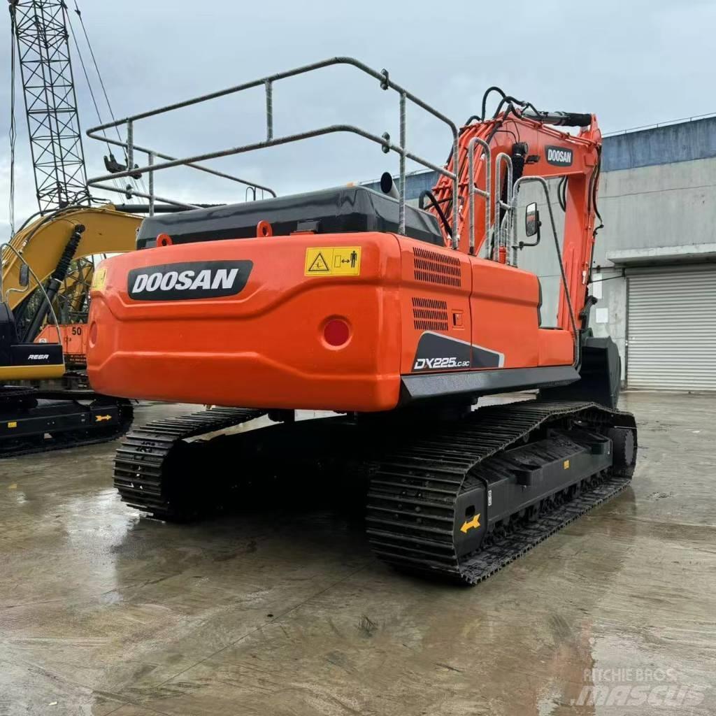 Doosan DX 225 LCA Escavatori cingolati