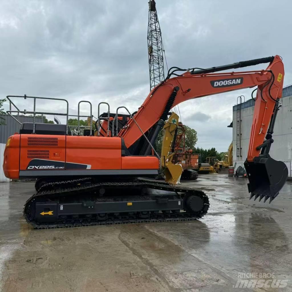 Doosan DX 225 LCA Escavatori cingolati