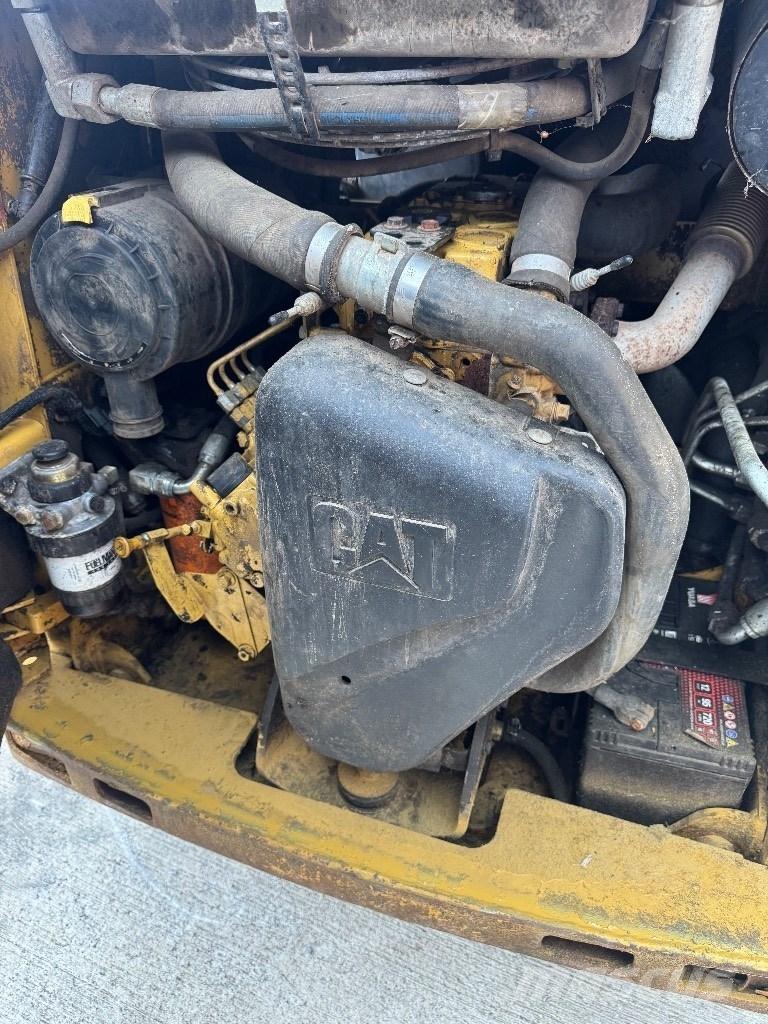 CAT 216 B 3 Mini Pale Gommate