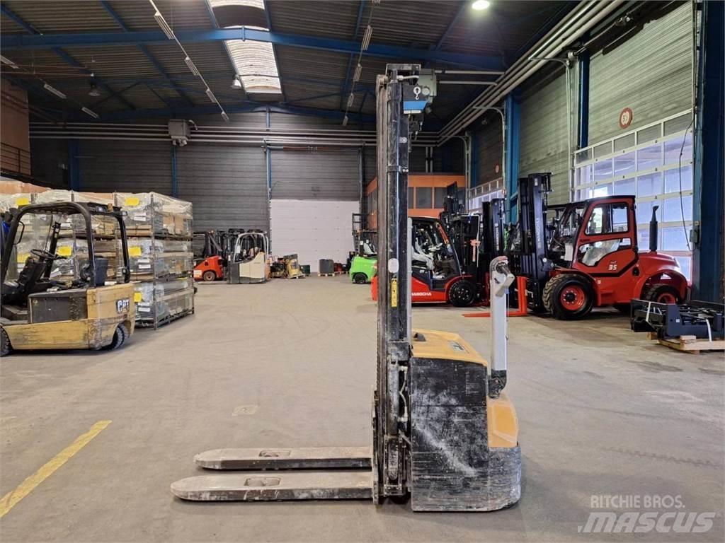 CAT NSP16N2 Transpallet uomo a terra