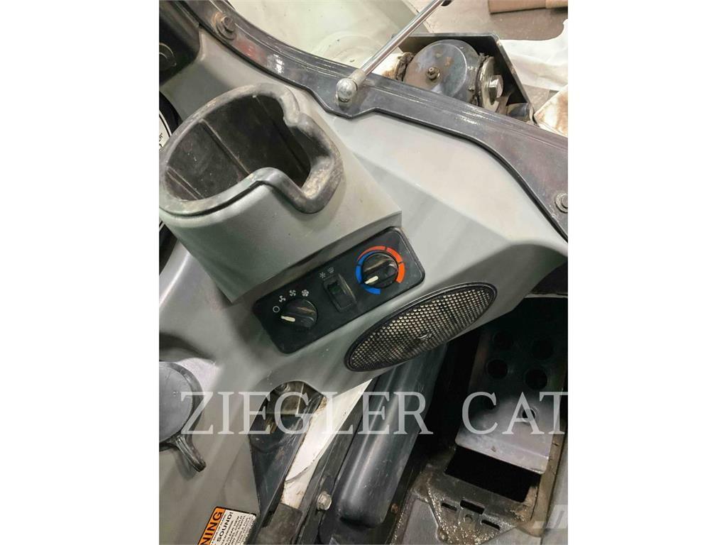 Bobcat T870 Pale cingolate