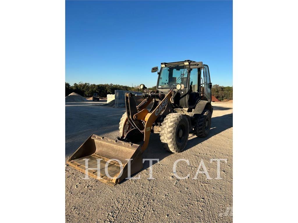 CASE 321F Pale gommate