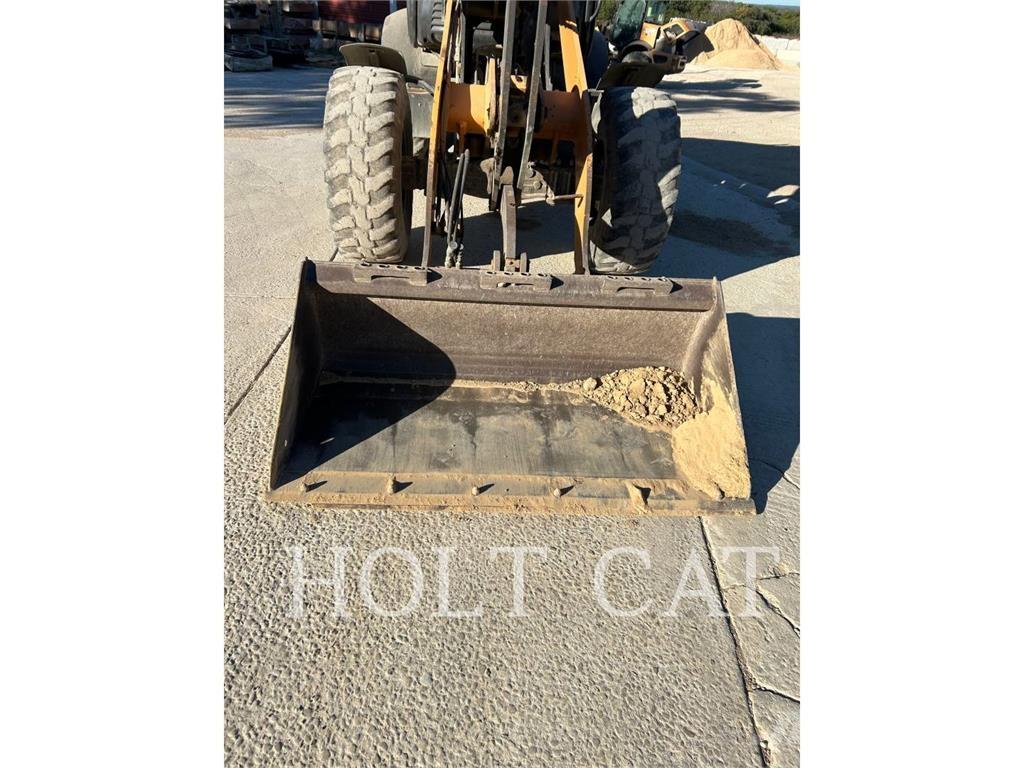 CASE 321F Pale gommate