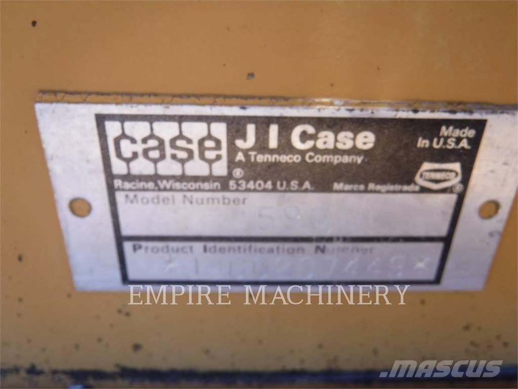 CASE 590 Terne