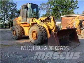CASE 621B Pale gommate
