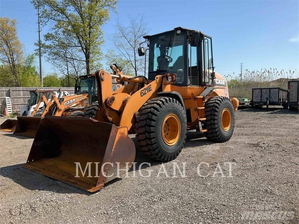 CASE 621E Pale gommate