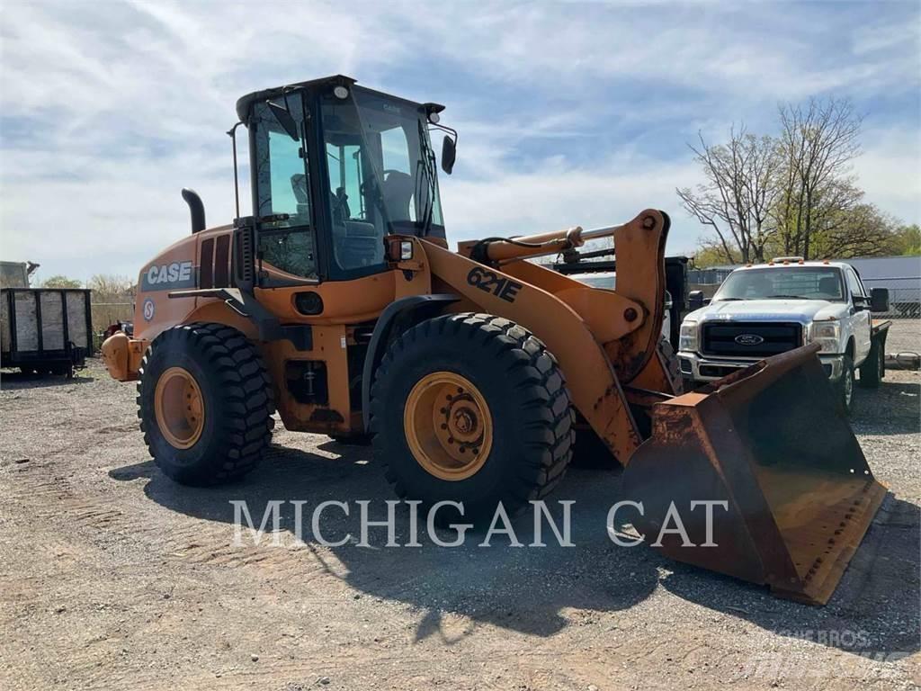 CASE 621E Pale gommate