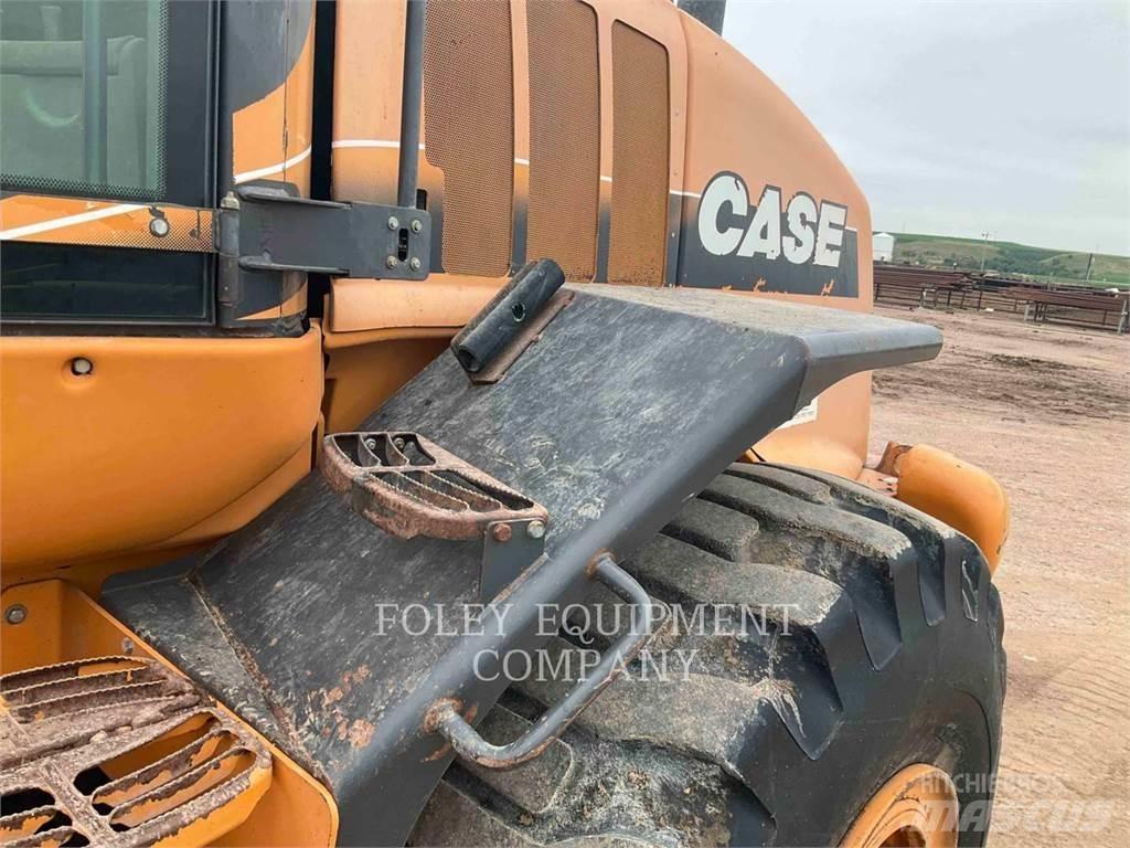 CASE 821E Pale gommate