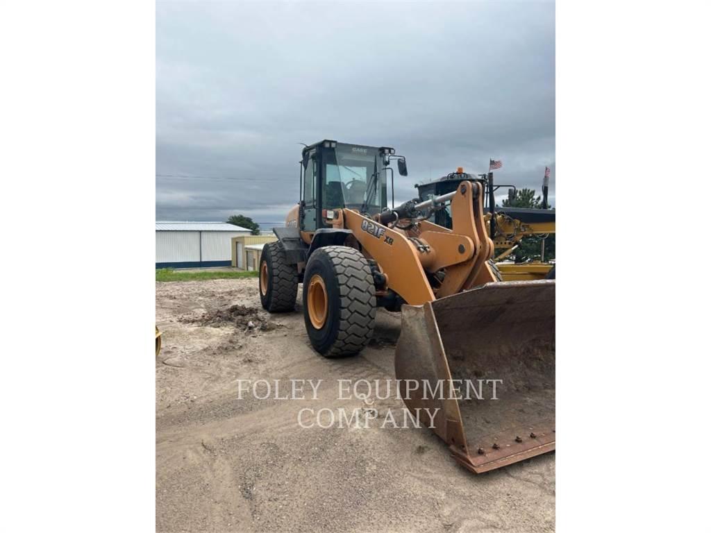 CASE 821F Pale gommate