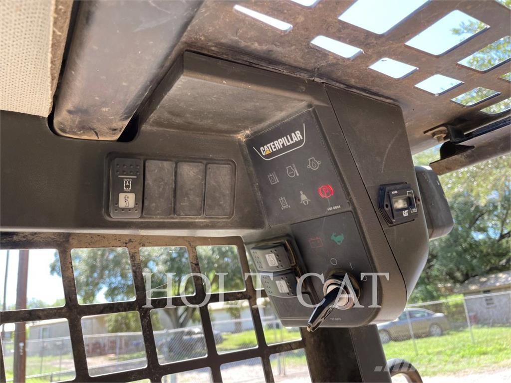 CAT 216 Mini Pale Gommate