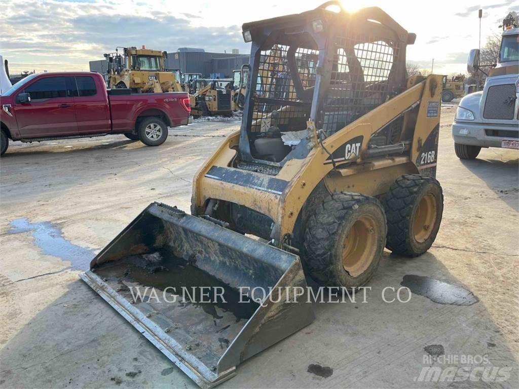 CAT 216B Mini Pale Gommate