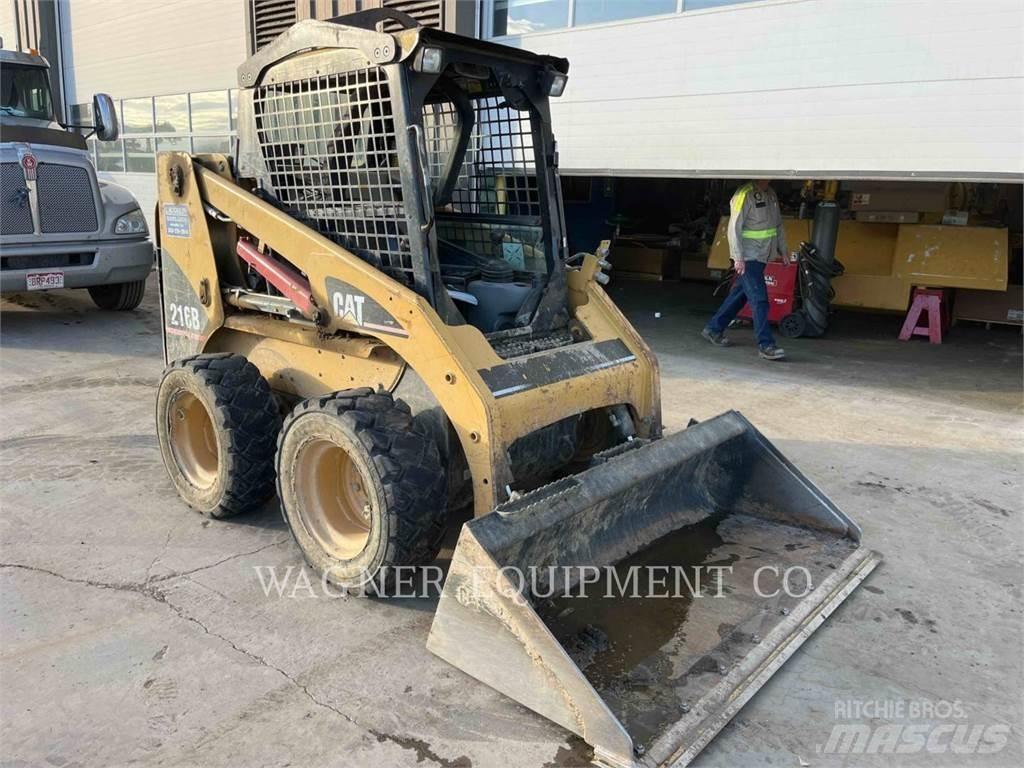 CAT 216B Mini Pale Gommate