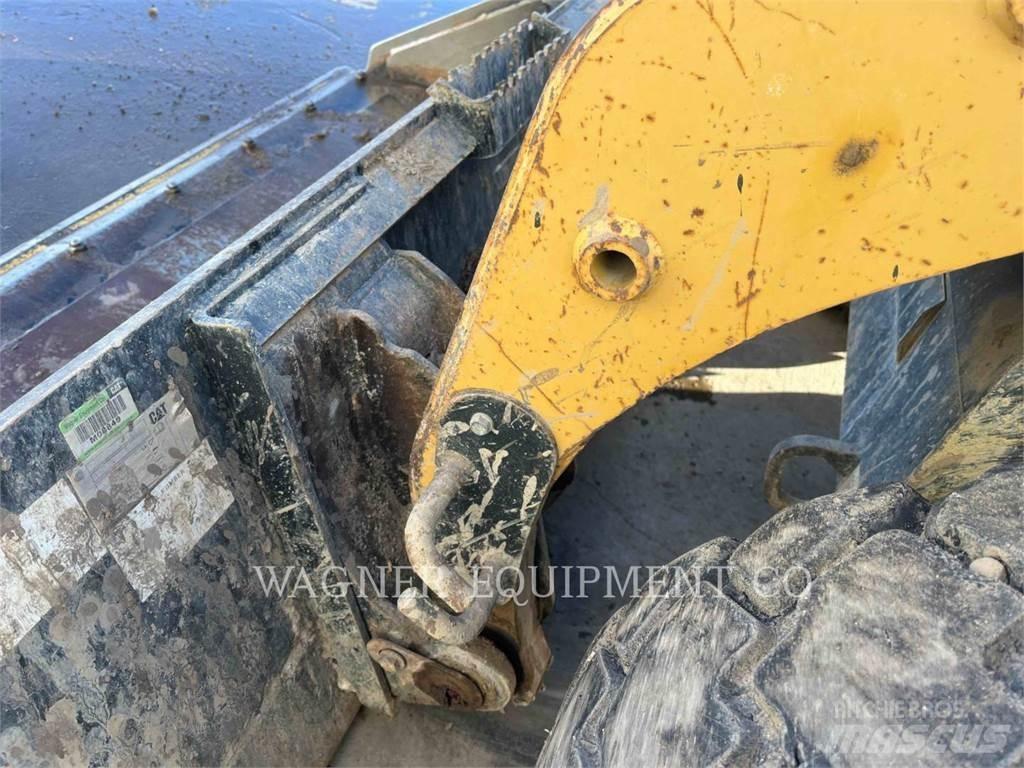 CAT 216B Mini Pale Gommate