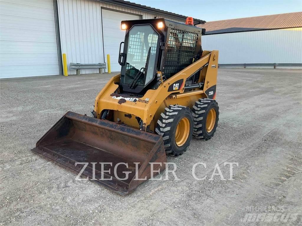 CAT 226B3 Mini Pale Gommate