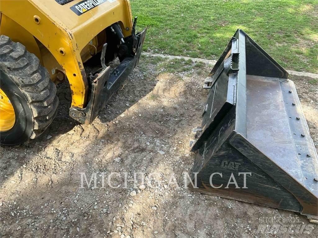CAT 226B3 C Mini Pale Gommate