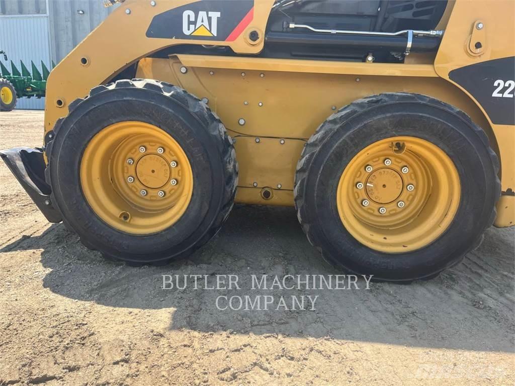 CAT 226B3 C3S2 Mini Pale Gommate