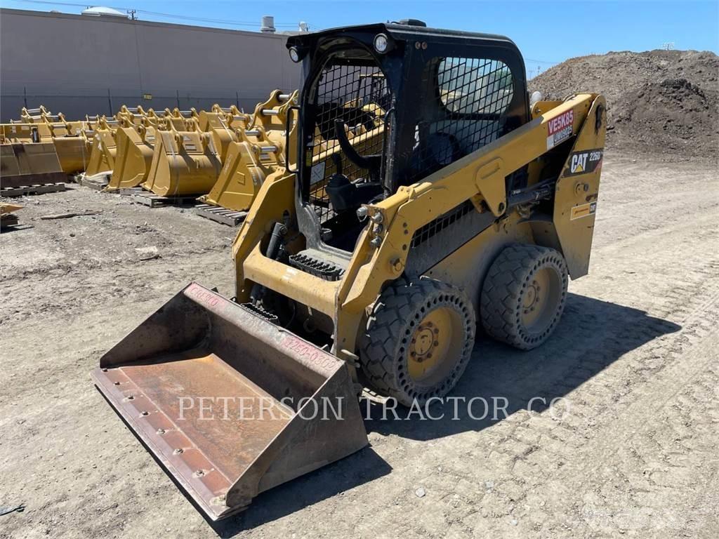 CAT 226D Mini Pale Gommate