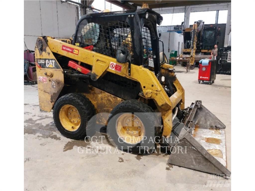 CAT 226D Mini Pale Gommate