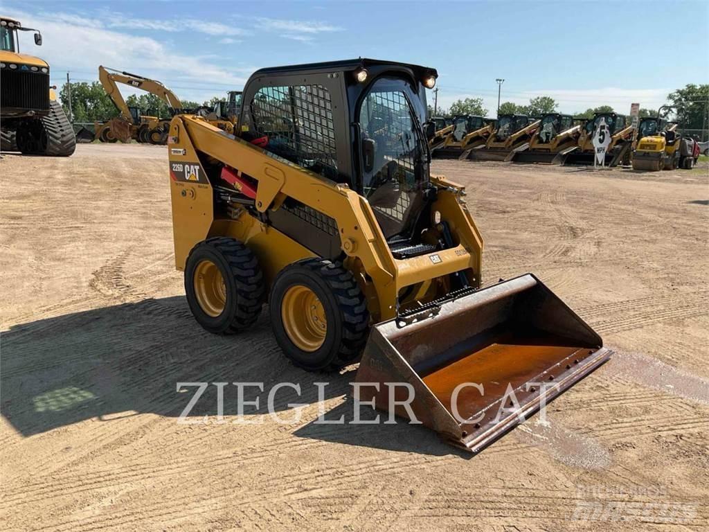 CAT 226D Mini Pale Gommate