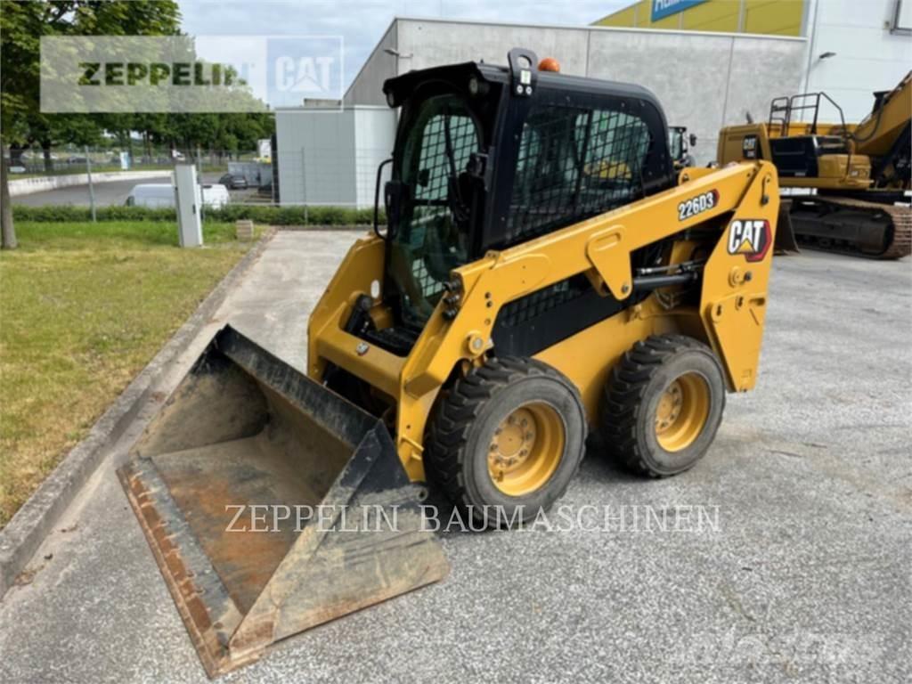 CAT 226D Mini Pale Gommate